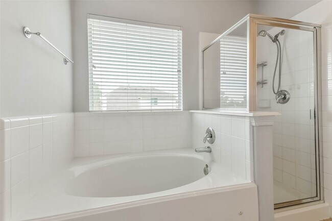 Building Photo - 2212 Highland Crossing Dr