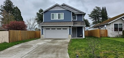 Building Photo - Spacious Bremerton Two-Story