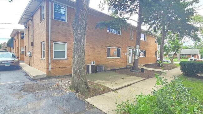 Building Photo - 1021 David Dr
