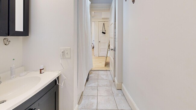 Building Photo - 116 Riverway