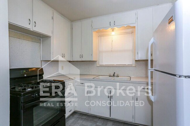 Building Photo - 507 Adams Ave