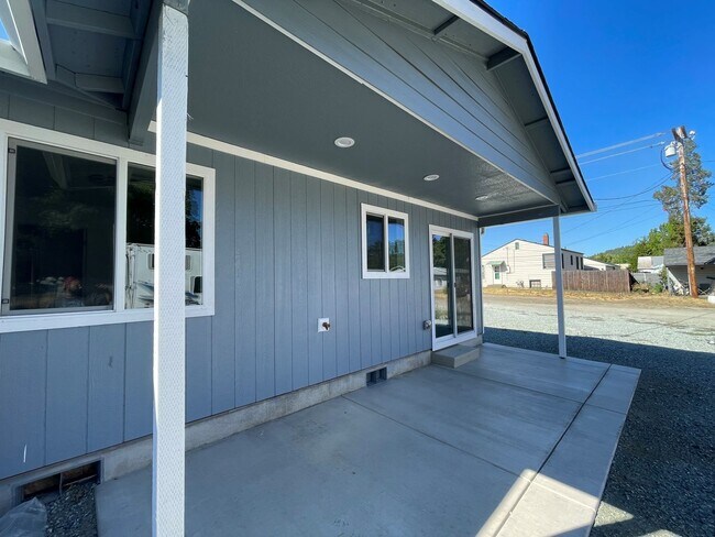 Building Photo - Brand new Apartment in Riddle