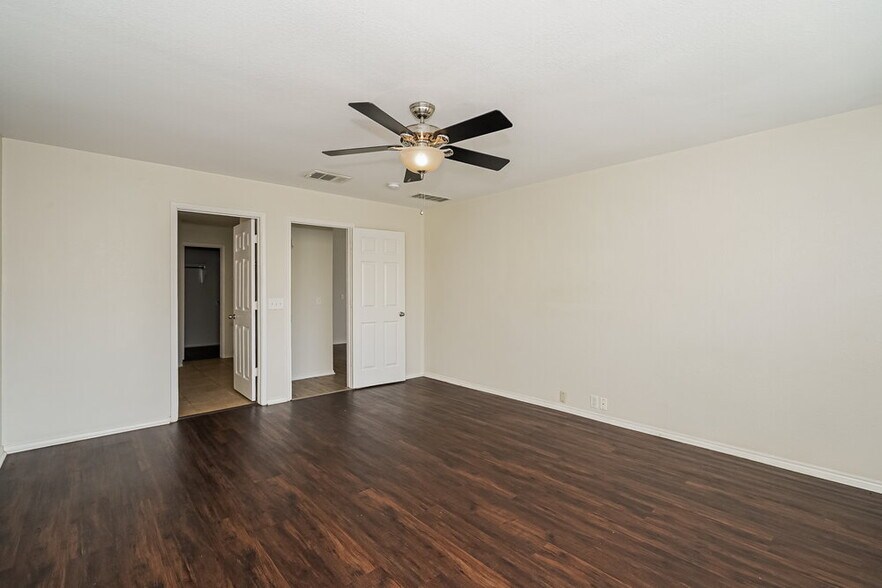 Building Photo - 2525 Tar Heel Dr