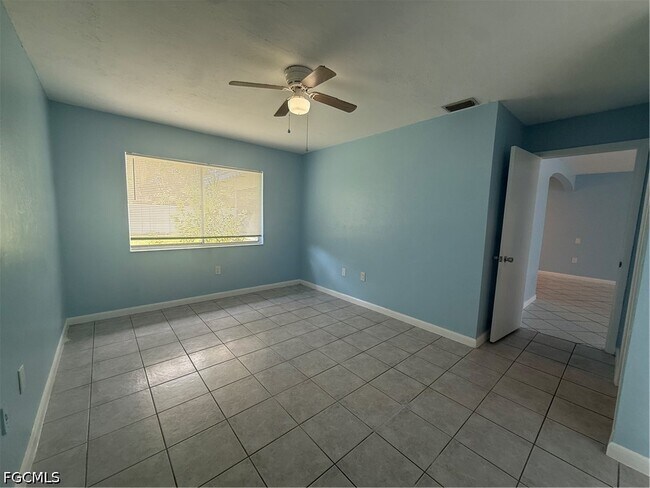 Building Photo - 257 Cape Coral Pkwy E