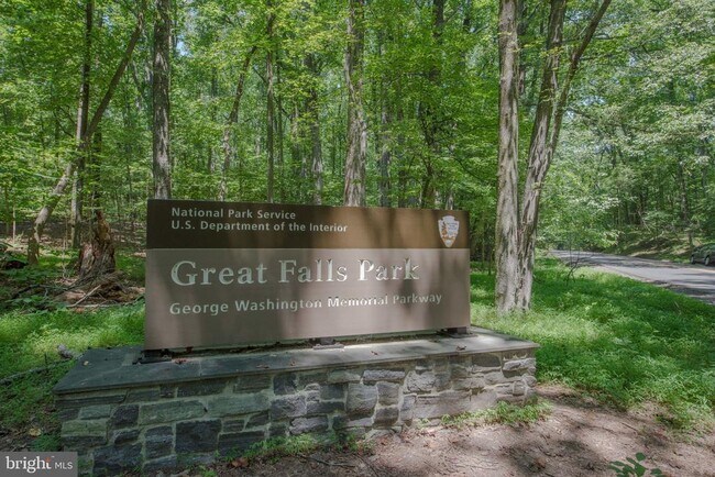 Building Photo - 11922 Holly Spring Dr