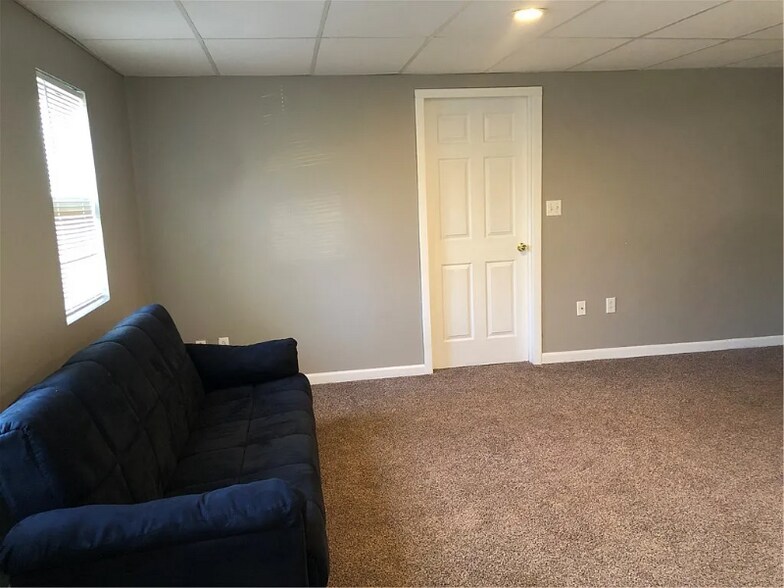 Building Photo - 1209 Greensburg Pike