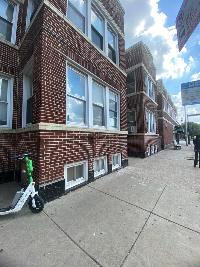 Building Photo - 1151 S Austin Blvd