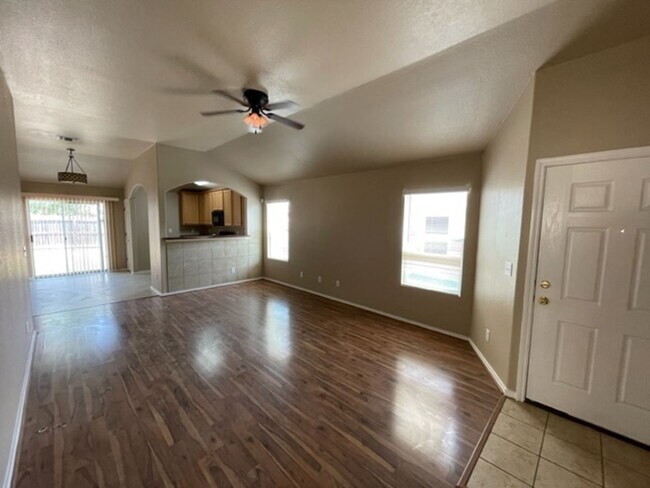 Building Photo - Charming 3-Bedroom, 2-Bath Home in Converse at the Meadows of Copperfield