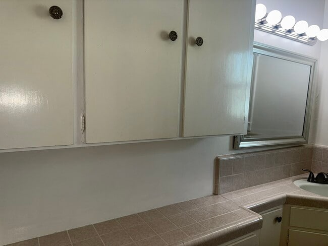 Building Photo - 221 E Griffith Way