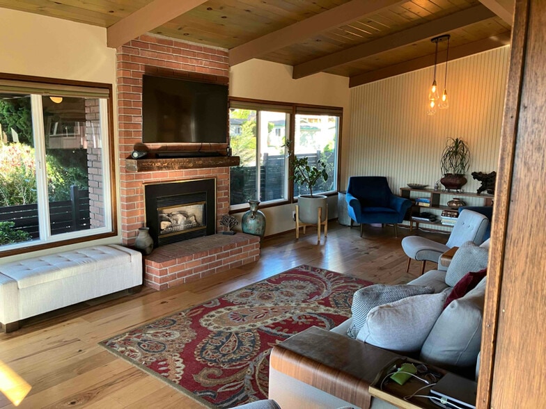 Building Photo - 705 Center Ct