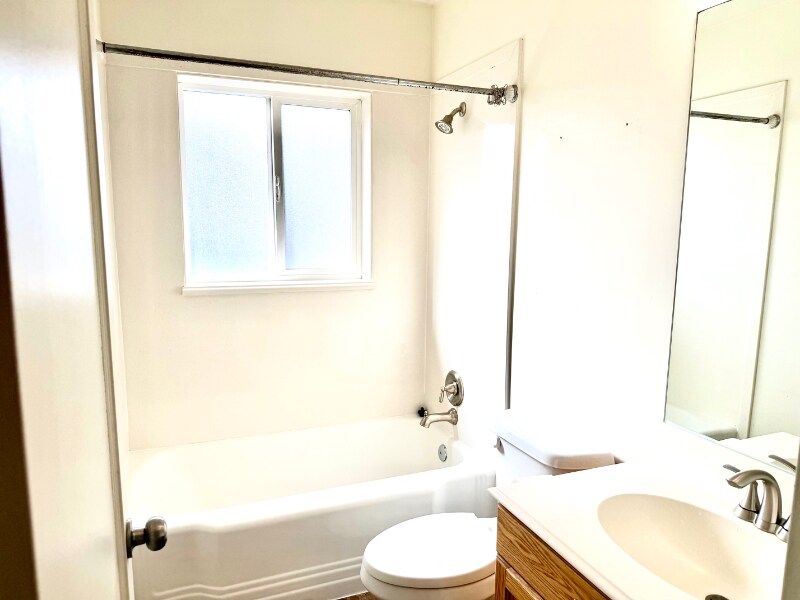 Building Photo - 2546 S 1700 E