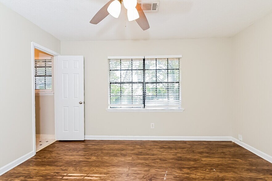 Building Photo - 107 Fairview Pl