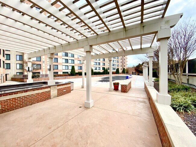 Building Photo - 2451 Midtown Ave