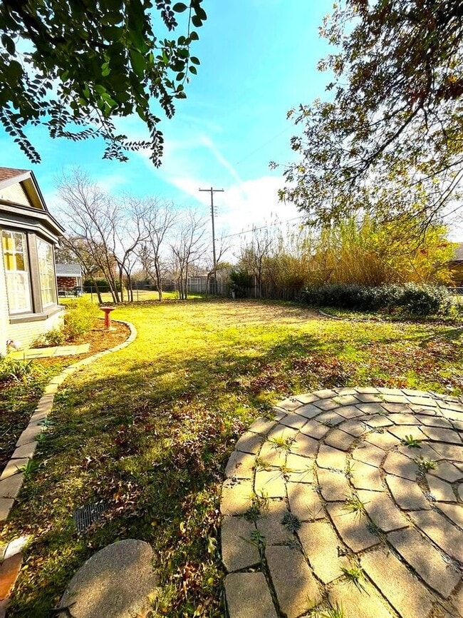 Building Photo - 2 Bed 1.5 Bath 1 Car Garage in the GRADY MUSGRAVE LAKESIDE Addition