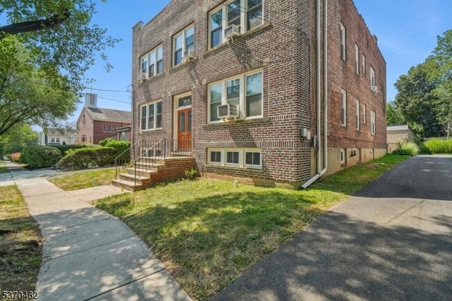Primary Photo - 60 Elmwood Ave
