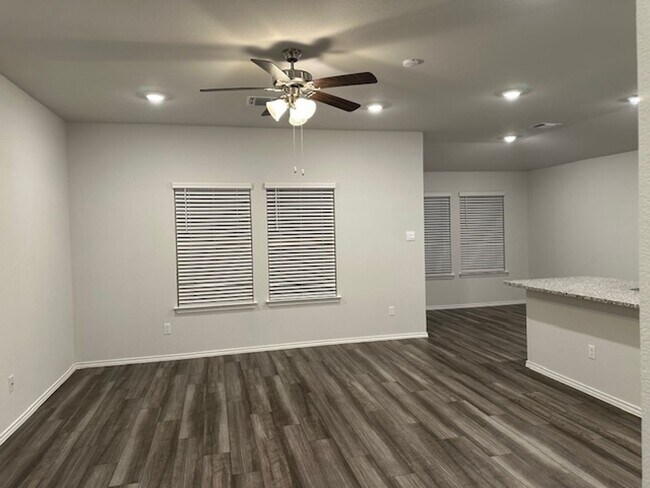 Building Photo - 3bd/2ba Home in the Willow Glenn Community...