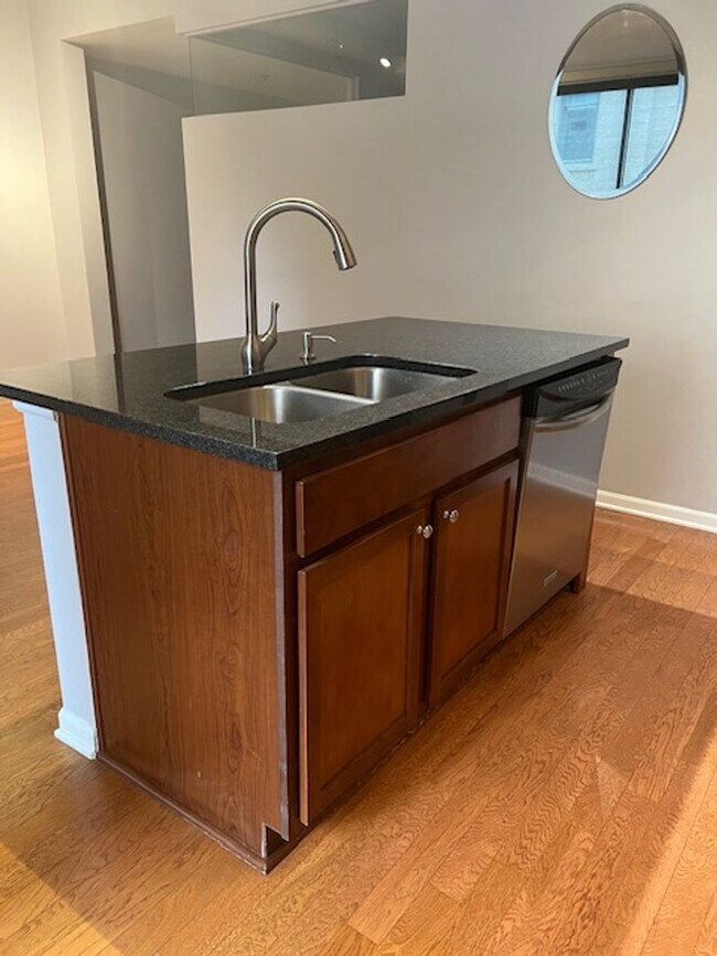 Building Photo - 160_WALL