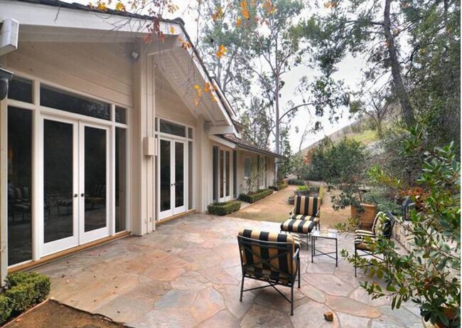 Building Photo - 5 Bed, 4.5 bath estate located in guard gated Hidden Hills Neighborhood