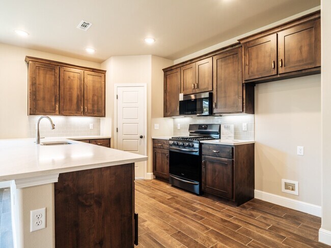 Building Photo - 2101 Wildflower Dr