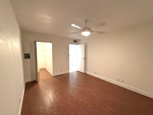 Building Photo - 569 Monaco Way