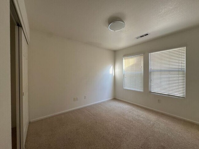 Building Photo - 3 Bed 2 Bath Home w/ Beautiful Backyard - ...