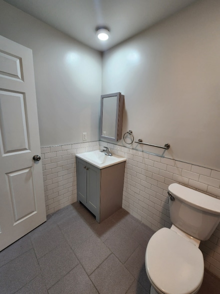 Building Photo - 3270 Airport Rd