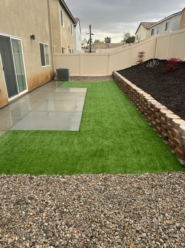 Building Photo - AVAILABLE MAY 15TH