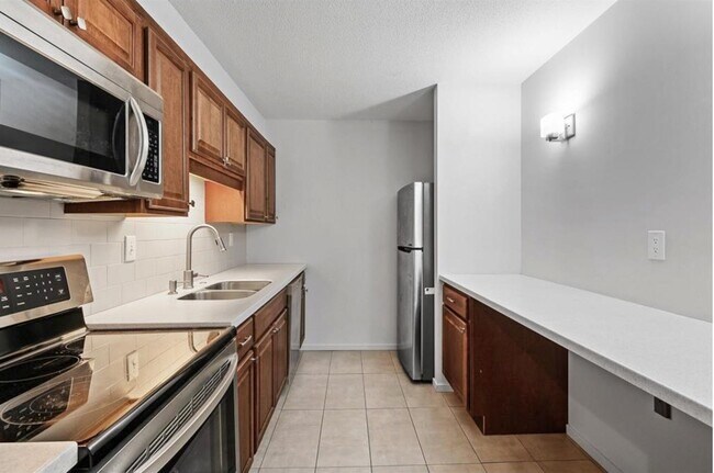 Building Photo - 6423 Colony Way