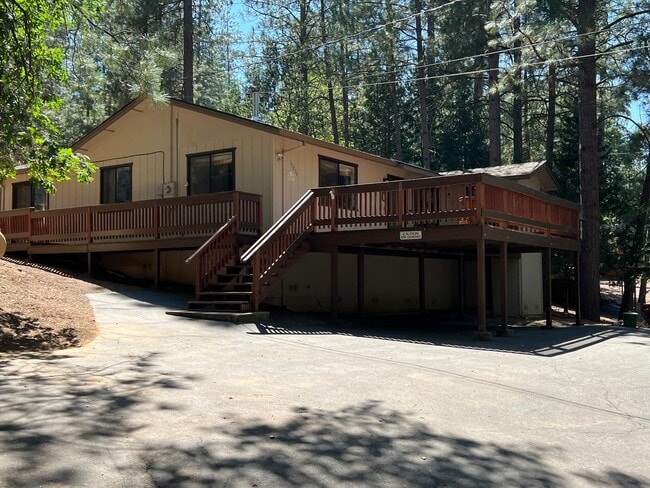 Building Photo - 13254 Wells Fargo Dr