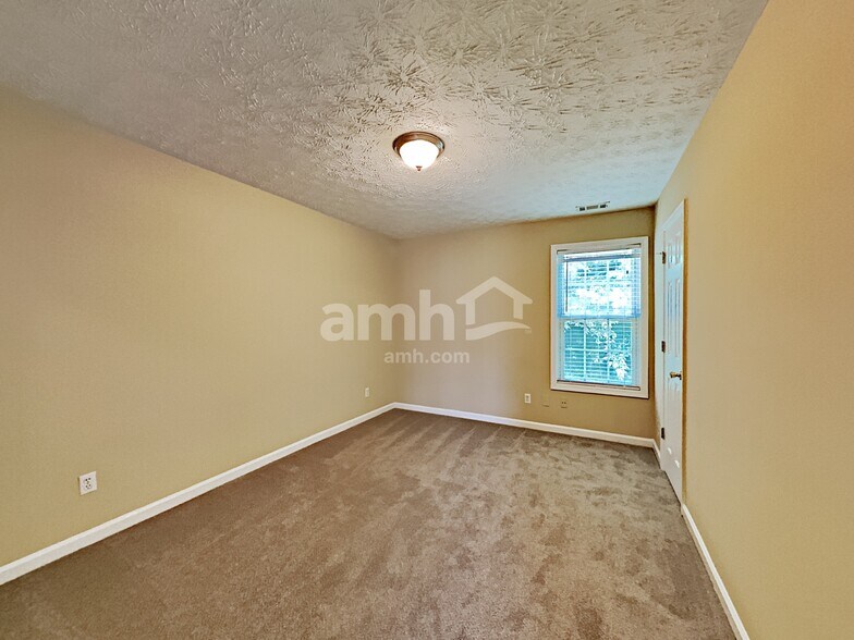 Building Photo - 1305 Carlysle Park Dr