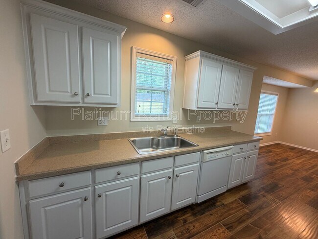 Building Photo - 105 Platte St