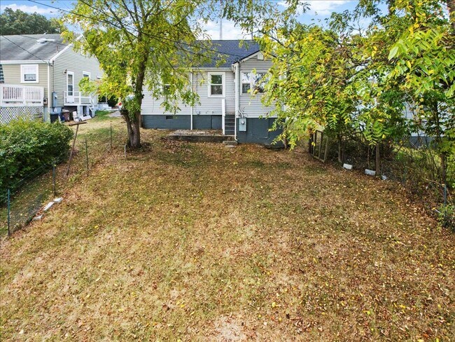 Building Photo - Three Bedroom Available May 11th  In Radford