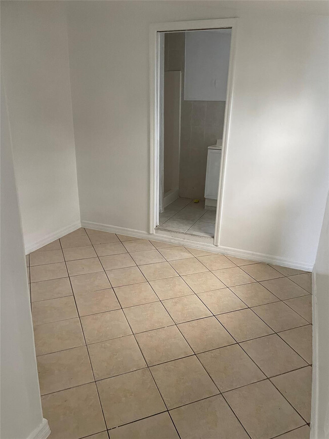 Building Photo - 8580 SW 23rd Pl