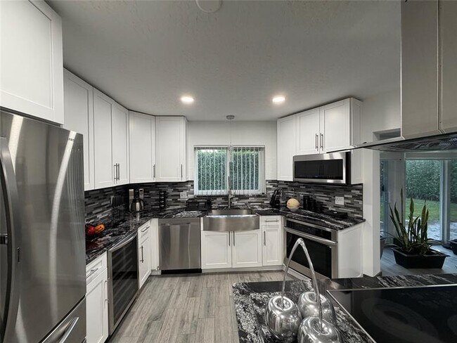 Building Photo - 11240 NW 43rd St