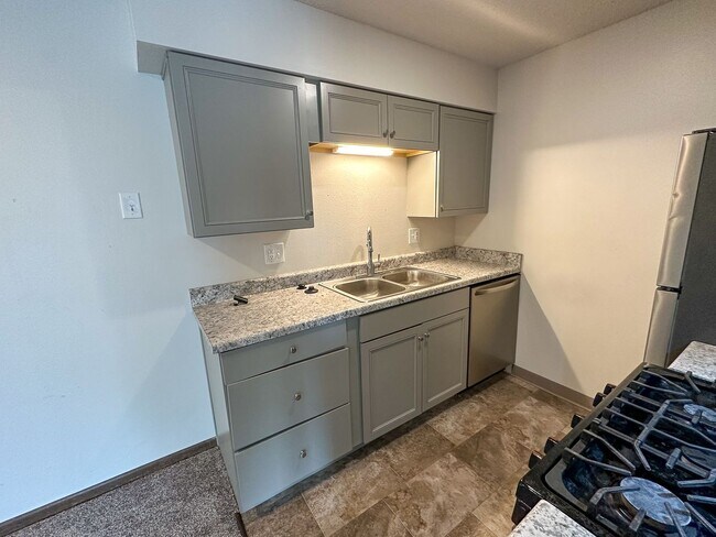 Interior Photo - 4518 Hutchison St