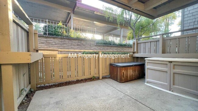 Building Photo - Walnut Creek! Beautiful remodeled 1 bedroom 1 bath location near John Muir Hospital and Heather F...