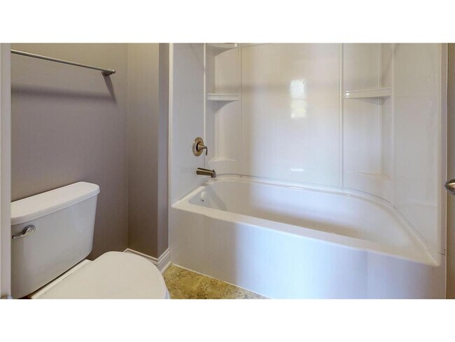 Building Photo - 5585 Orchard Cove