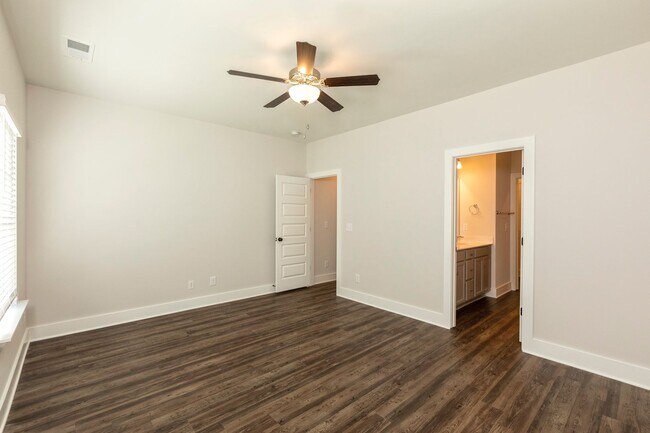 Building Photo - Single Family Home With Spacious Fenced Backyard!