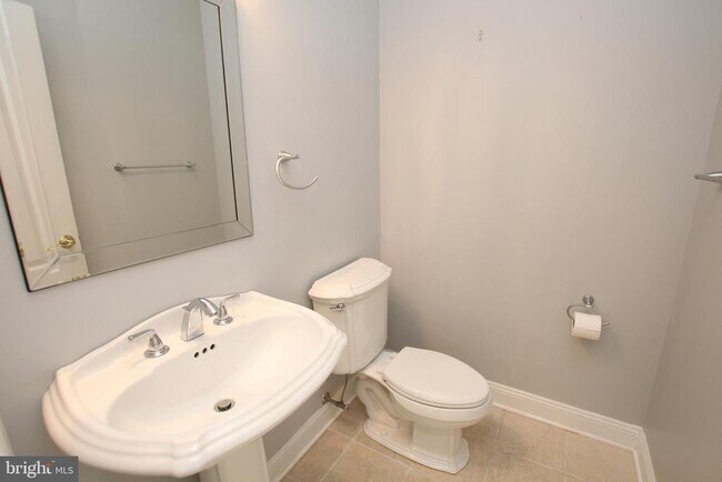 Building Photo - 3 Good Hope Ct