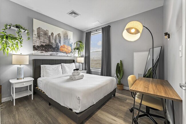 Building Photo - 95 Broadway-SI ID1240304P