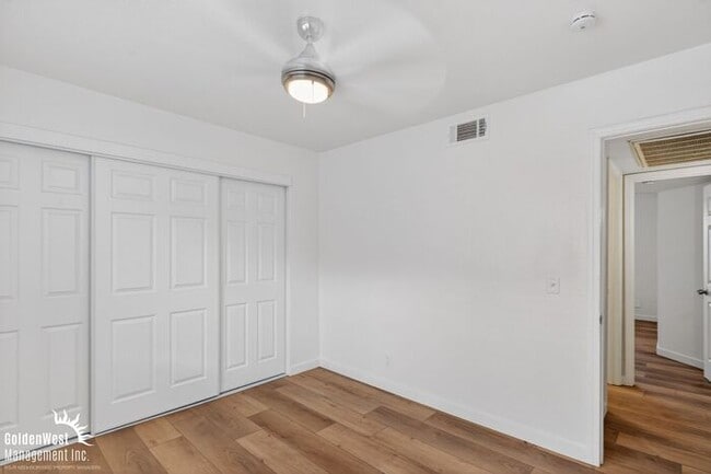 Building Photo - Stylish 2Bdm 1Ba Apartment with Fireplace in Phoenix - MI Special!