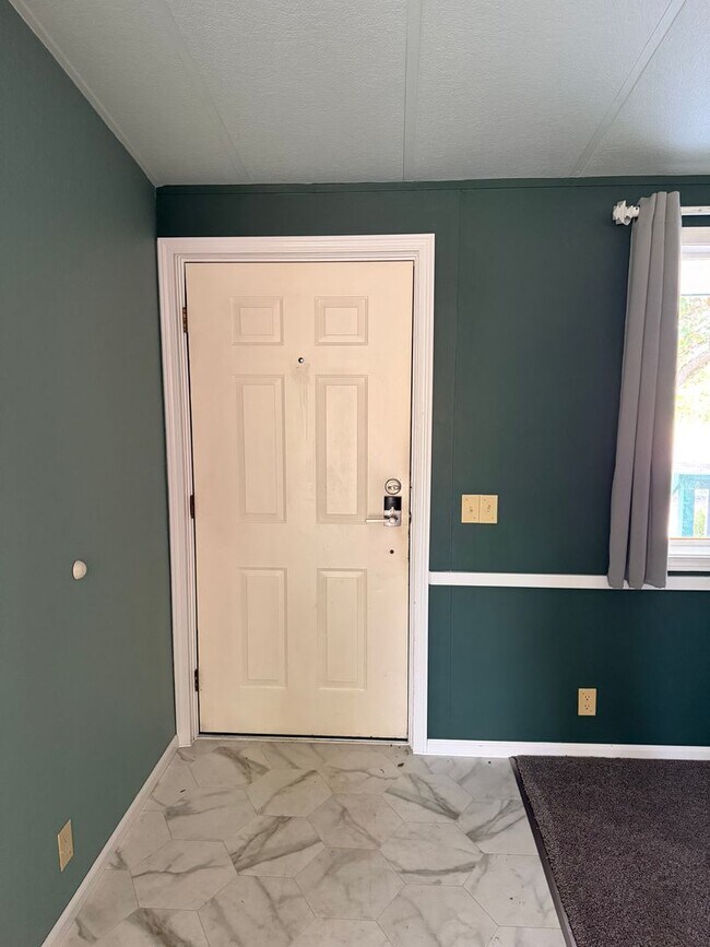 Building Photo - 3-bedroom 2 bath house in Springfield!