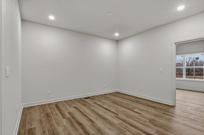 Building Photo - 325 Houghton St