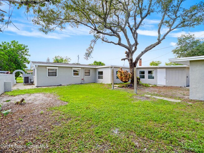 Building Photo - 1382 Lakewood Dr