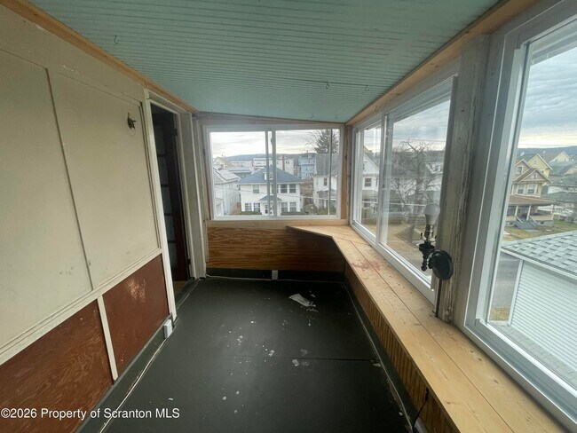 Building Photo - 949 N Irving Ave