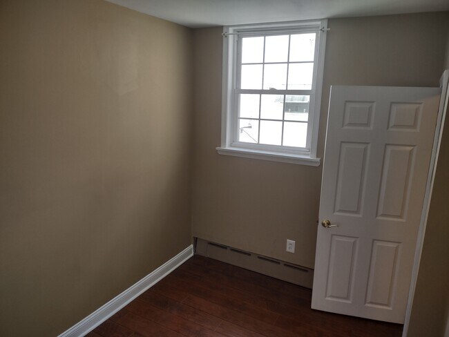 Bed 2 - 2237 S Bouvier St