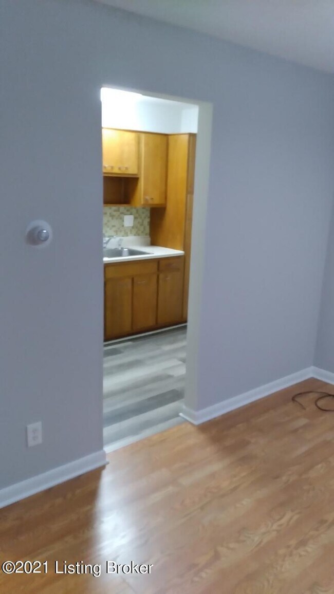 Building Photo - 246 Chenoweth Ln