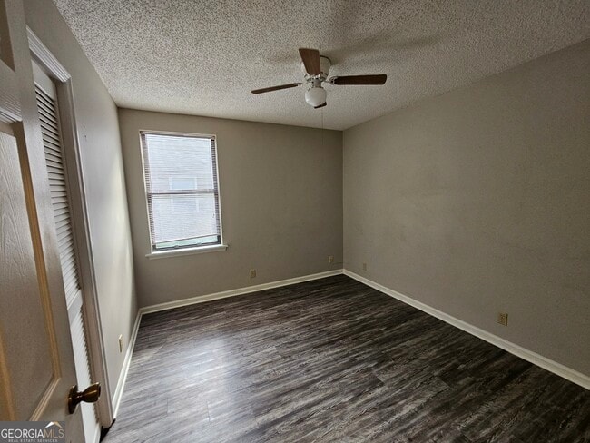 Building Photo - 108 E Lakemont Dr