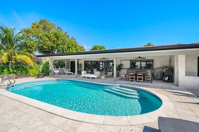 Building Photo - 419 Alamanda Dr