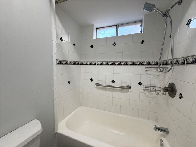 Building Photo - 1806 Airline Dr